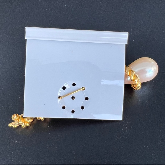 🚨3 for $15🚨 LILLY’S - Straight Pin Brooch with Faux Pearl - Picture 4 of 4